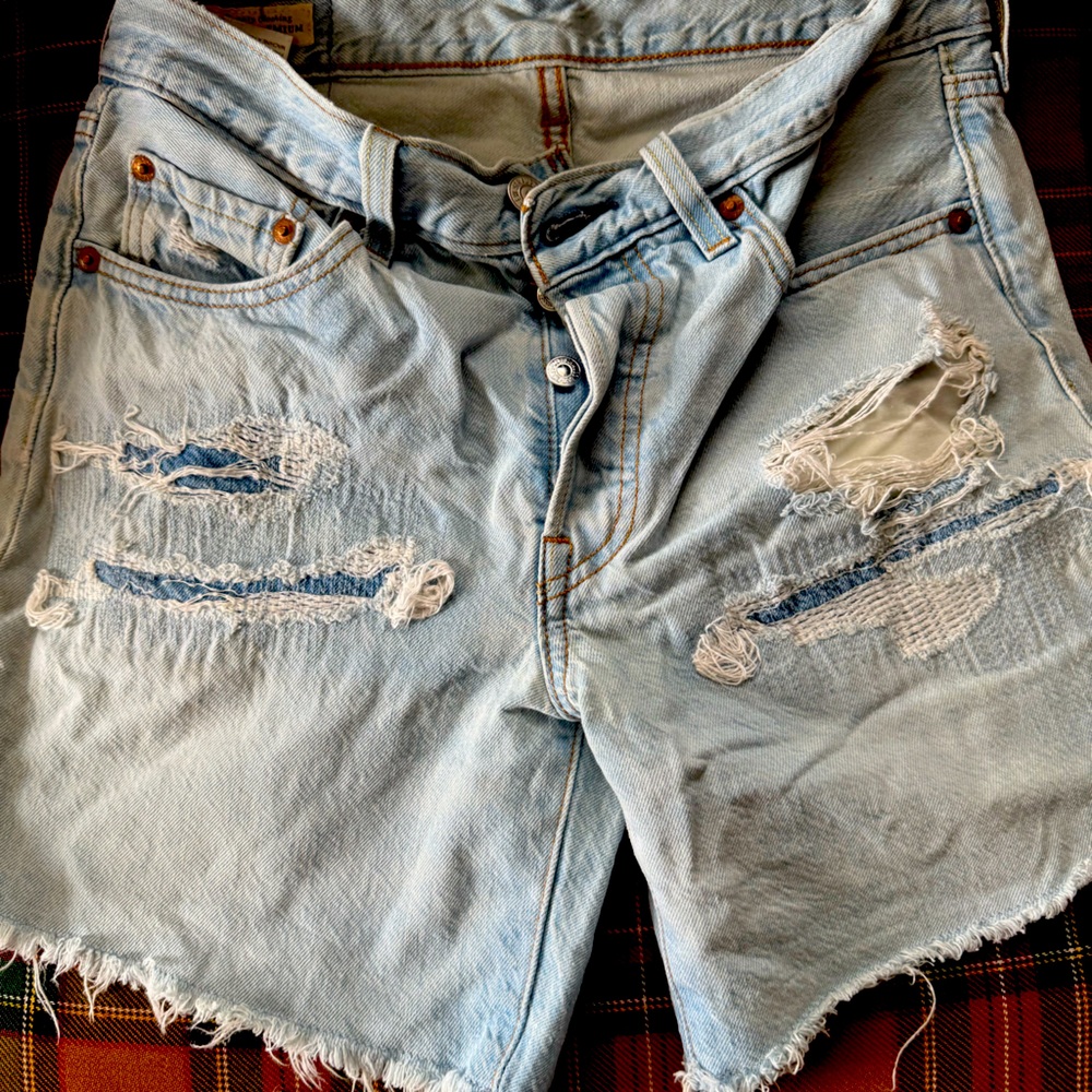 Levi’s Premium 501 Distressed Cutoff Shorts W26 Light Wash Button Fly Denim